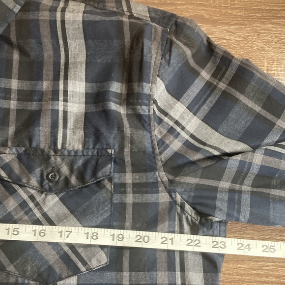 Mens Rock & Republic Large Black & Gray Button Down Shirt - Picture 4 of 8